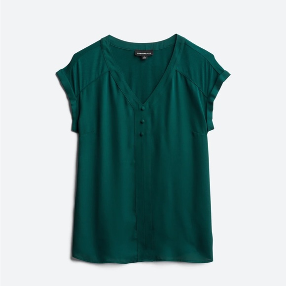 Tops - Beautiful Jewel toned green Fortune & Ivy blouse size Large.
